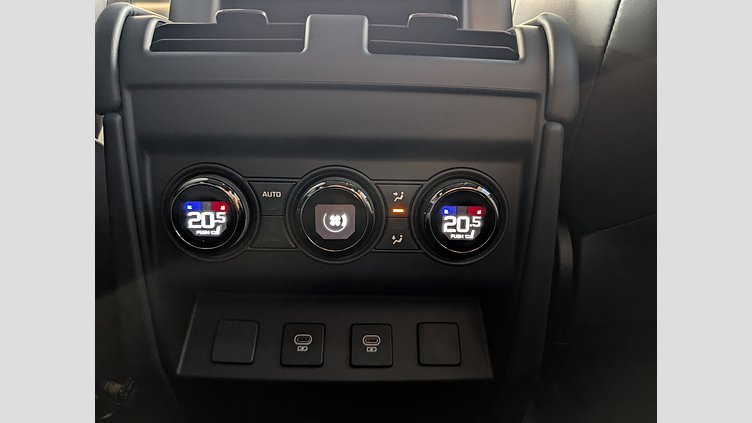 2024 認定中古車 Land Rover Defender 110 シャラントグレイ P635 ガソリンV8マイルドハイブリッド OCTA