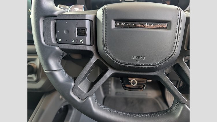 2024 認定中古車 Land Rover Defender 110 シャラントグレイ P635 ガソリンV8マイルドハイブリッド OCTA