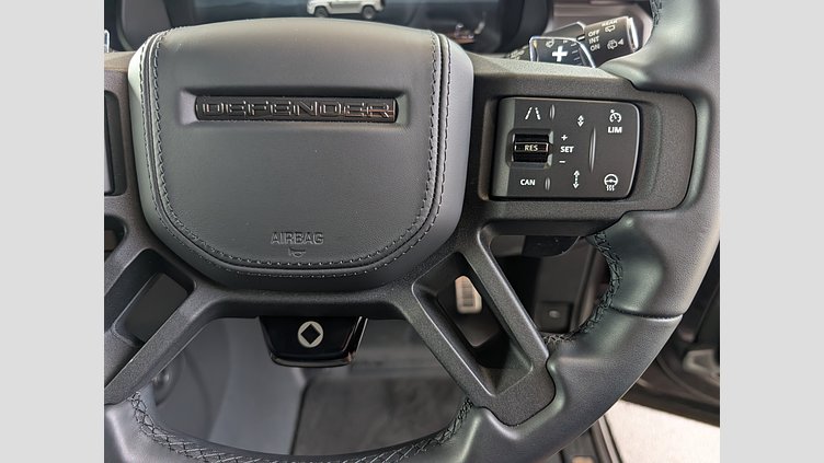 2024 認定中古車 Land Rover Defender 110 シャラントグレイ P635 ガソリンV8マイルドハイブリッド OCTA