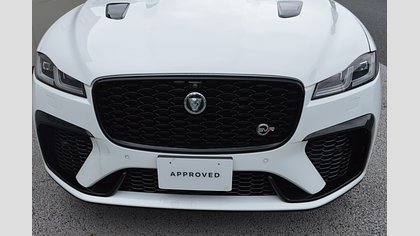 F-Pace 11