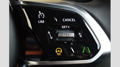 F-Pace 28