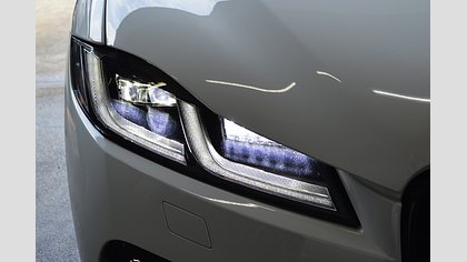 F-Pace 13