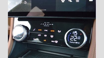F-Pace 32