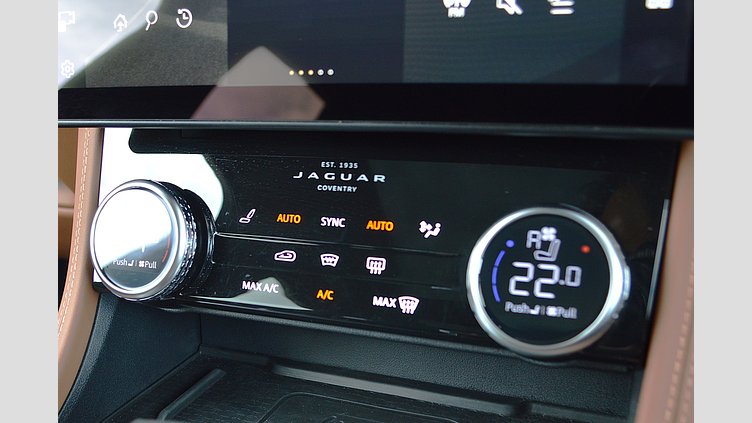 2023 認定中古車 Jaguar F-Pace フジホワイト P550 AWD（オートマチック） SVR