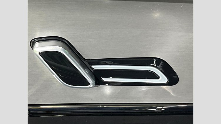 2025 認定中古車 Land Rover Range Rover Sport オストゥーニパールホワイト D300マイルドハイブリッド スタンダードホイールベース Dynamic SE