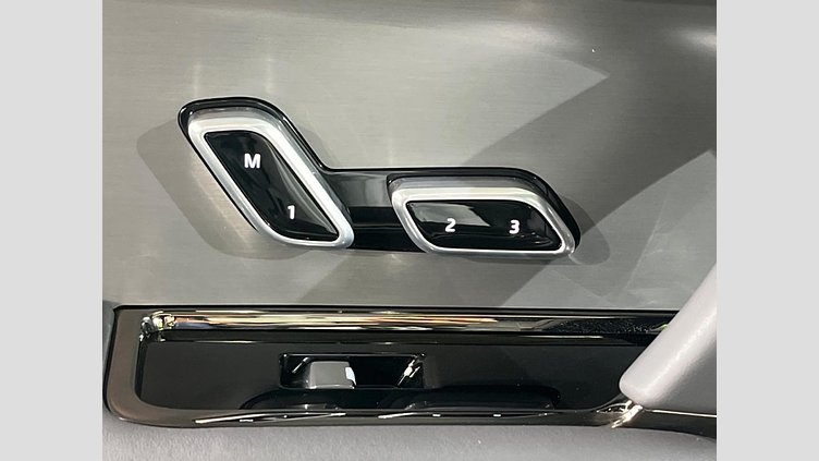 2025 認定中古車 Land Rover Range Rover Sport オストゥーニパールホワイト D300マイルドハイブリッド スタンダードホイールベース Dynamic SE