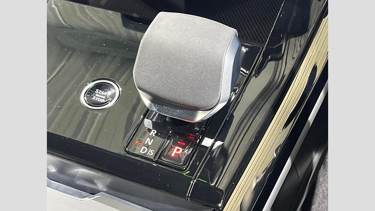 2025 認定中古車 Land Rover Range Rover Sport オストゥーニパールホワイト D300マイルドハイブリッド スタンダードホイールベース Dynamic SE