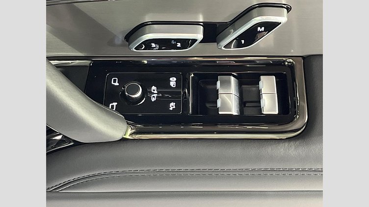 2025 認定中古車 Land Rover Range Rover Sport オストゥーニパールホワイト D300マイルドハイブリッド スタンダードホイールベース Dynamic SE