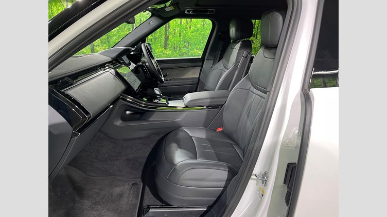 2025 認定中古車 Land Rover Range Rover Sport オストゥーニパールホワイト D300マイルドハイブリッド スタンダードホイールベース Dynamic SE