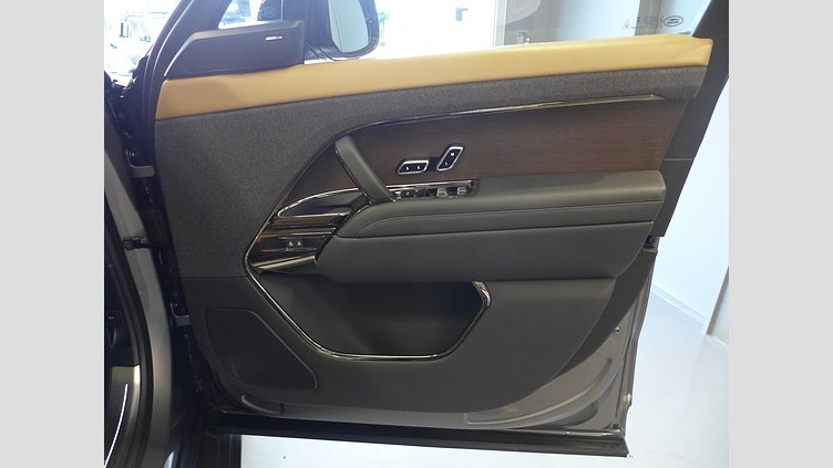 2023 認定中古車 Land Rover Range Rover Sport アイガーグレイ 3.0リッター6気筒300PSターボチャージドディーゼルMHEV（オートマチック） DYNAMIC SE　（D300）