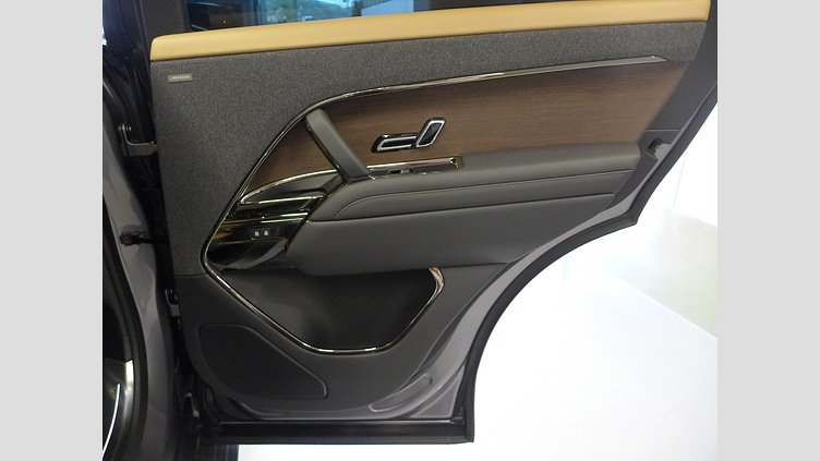 2023 認定中古車 Land Rover Range Rover Sport アイガーグレイ 3.0リッター6気筒300PSターボチャージドディーゼルMHEV（オートマチック） DYNAMIC SE　（D300）