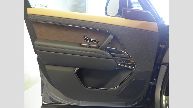 2023 認定中古車 Land Rover Range Rover Sport アイガーグレイ 3.0リッター6気筒300PSターボチャージドディーゼルMHEV（オートマチック） DYNAMIC SE　（D300）
