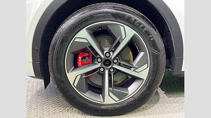 E-Pace 8