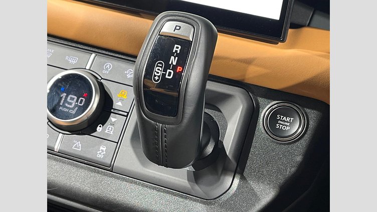 2023 認定中古車 Land Rover Defender 110 Santorini Black 3.0 litre i6D​ X-DYNAMIC HSE