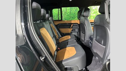 Defender 110 23