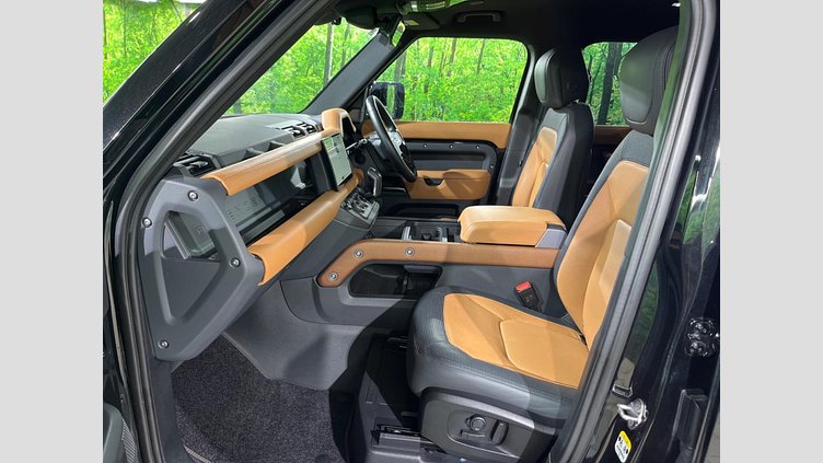 2023 認定中古車 Land Rover Defender 110 Santorini Black 3.0 litre i6D​ X-DYNAMIC HSE
