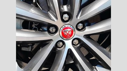 F-Pace 13