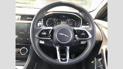 F-Pace 21