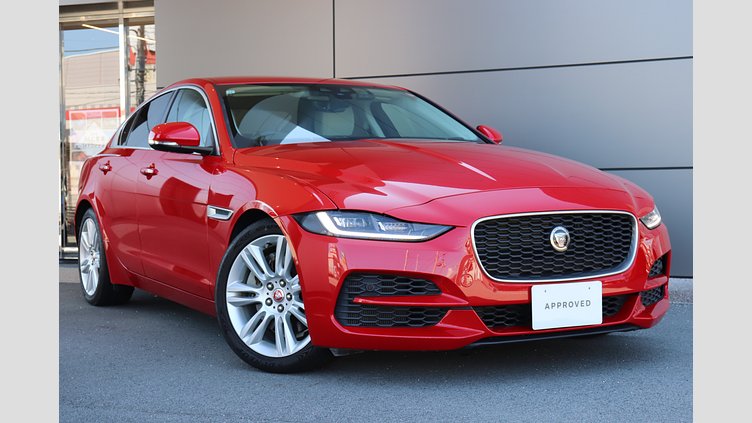 2019 認定中古車 Jaguar XE カルデラレッド P250 RWD AUTOMATIC 4 door Saloon SE