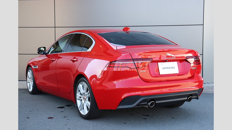 2019 認定中古車 Jaguar XE カルデラレッド P250 RWD AUTOMATIC 4 door Saloon SE