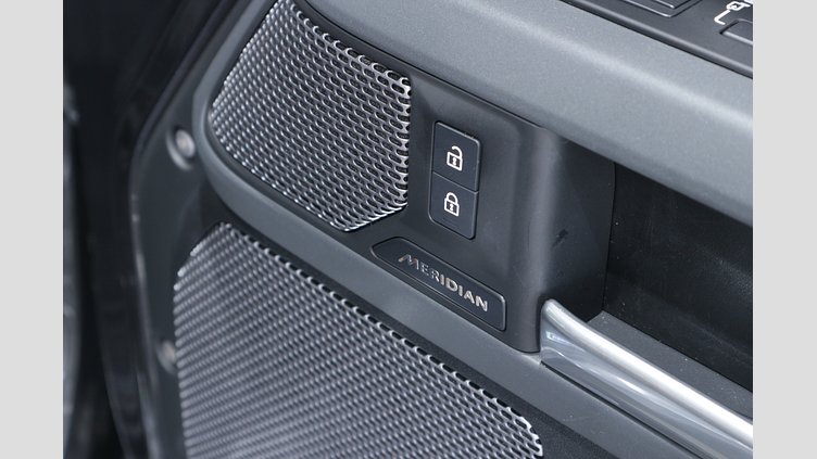 2024 認定中古車 Land Rover Defender 110 カルパチアングレイ D300 AWD（AT） X-DYNAMIC HSE