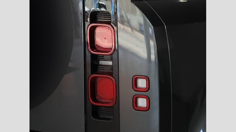 2024 認定中古車 Land Rover Defender 110 カルパチアングレイ D300 AWD（AT） X-DYNAMIC HSE