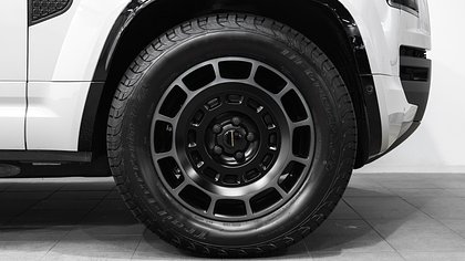 Defender OCTA 5