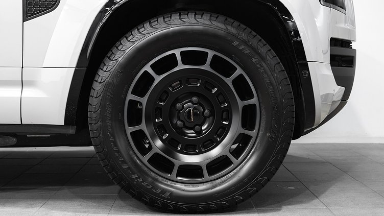 2026 Approved Land Rover Defender OCTA Borasco Grey OCTA P635 110 V8 Petrol