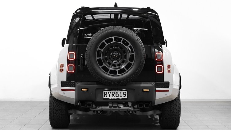 2026 Approved Land Rover Defender OCTA Borasco Grey OCTA P635 110 V8 Petrol