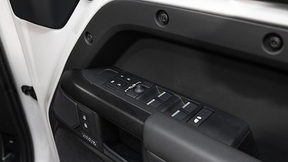 Defender OCTA 17