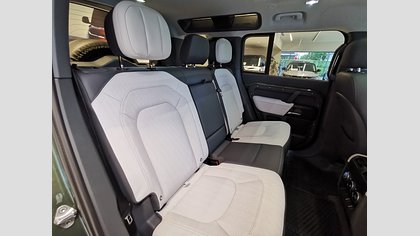 Defender 110 4