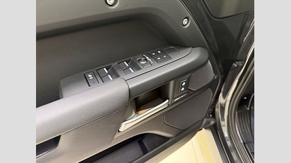 Defender 110 8