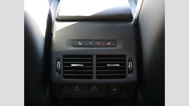 2025 認定中古車 Land Rover Discovery Sport フジホワイト P250（ガソリン） 標準ホイール Dynamic S