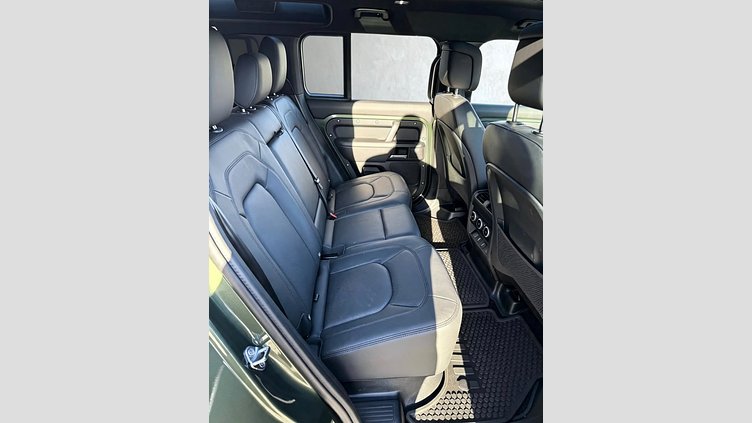2026 Approved Land Rover Defender 110 Woolstone Green 3.0 i6 turbo diesel, 257 kW, 700 Nm, 0-100 km/h in 6,4 s, top speed up to 209 km/h AWD 3.0D 257KW D350 X-DYNAMIC