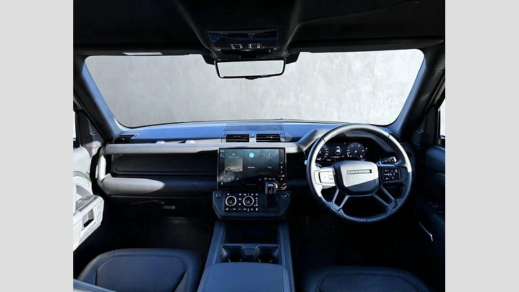 2026 Approved Land Rover Defender 110 Woolstone Green 3.0 i6 turbo diesel, 257 kW, 700 Nm, 0-100 km/h in 6,4 s, top speed up to 209 km/h AWD 3.0D 257KW D350 X-DYNAMIC
