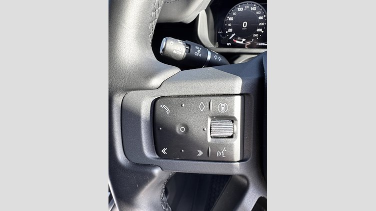 2026 Approved Land Rover Defender 110 Woolstone Green 3.0 i6 turbo diesel, 257 kW, 700 Nm, 0-100 km/h in 6,4 s, top speed up to 209 km/h AWD 3.0D 257KW D350 X-DYNAMIC