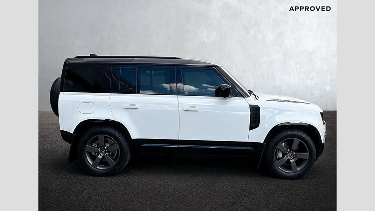 2025 Approved Land Rover Defender 110 Fuji White 3.0l i6 front-mounted turbo diesel, 257 kW and 700 Nm AWD 3.0D 257KW D350 X-DYNAMIC