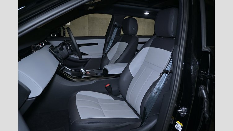 2025 認定中古車 Land Rover Range Rover Evoque サントリーニブラック D200マイルドハイブリッド（ディーゼル） SWB DYNAMIC SE