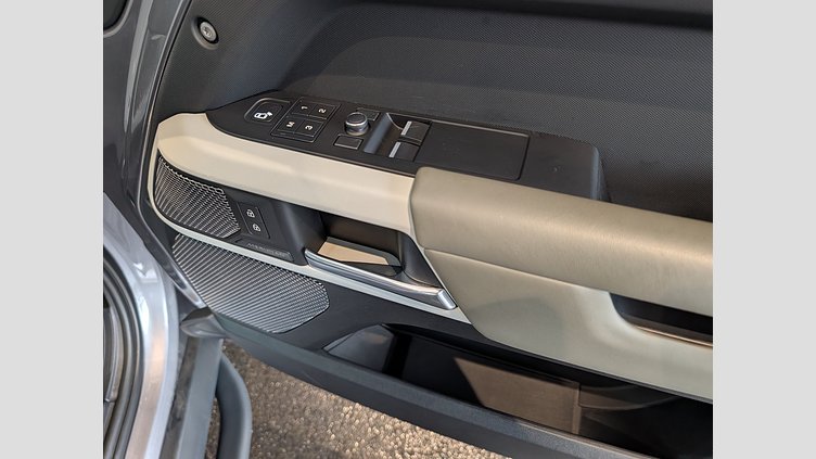 2021 認定中古車 Land Rover Defender 90 Eiger Grey 2.0 litre i4P Petrol HSE