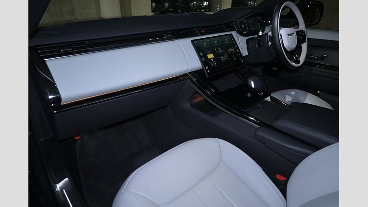 2024 認定中古車 Land Rover Range Rover Sport ジオラグリーン P550eプラグインハイブリッド（ガソリン） スタンダードホイールベース Dynamic SE