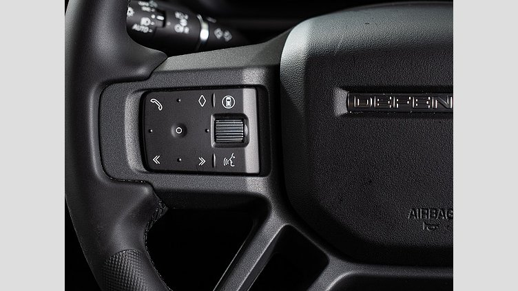 2025 認定中古車 Land Rover Defender 110 フジホワイト D350 ディーゼルマイルドハイブリッド X-Dynamic SE