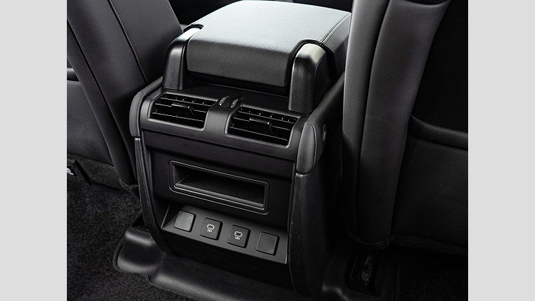 2025 認定中古車 Land Rover Defender 110 フジホワイト D350 ディーゼルマイルドハイブリッド X-Dynamic SE