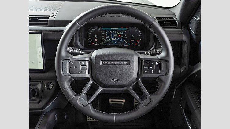 2025 認定中古車 Land Rover Defender 110 フジホワイト D350 ディーゼルマイルドハイブリッド X-Dynamic SE