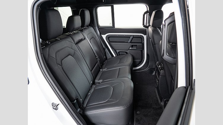 2025 認定中古車 Land Rover Defender 110 フジホワイト D350 ディーゼルマイルドハイブリッド X-Dynamic SE