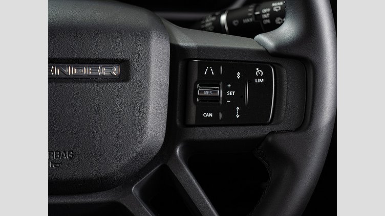 2025 認定中古車 Land Rover Defender 110 フジホワイト D350 ディーゼルマイルドハイブリッド X-Dynamic SE