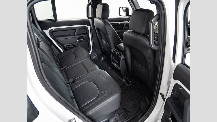 2025 認定中古車 Land Rover Defender 110 フジホワイト D350 ディーゼルマイルドハイブリッド X-Dynamic SE