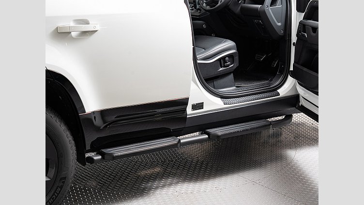 2025 認定中古車 Land Rover Defender 110 フジホワイト D350 ディーゼルマイルドハイブリッド X-Dynamic SE