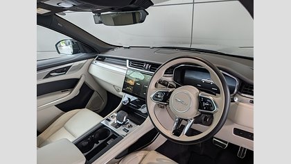 F-Pace 8