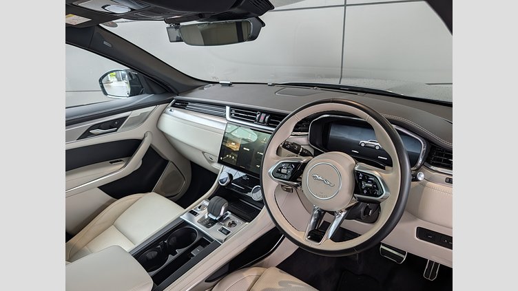 2023 認定中古車 Jaguar F-Pace Carpathian Grey 2.0 litre i4D​ R-Dynamic　SE