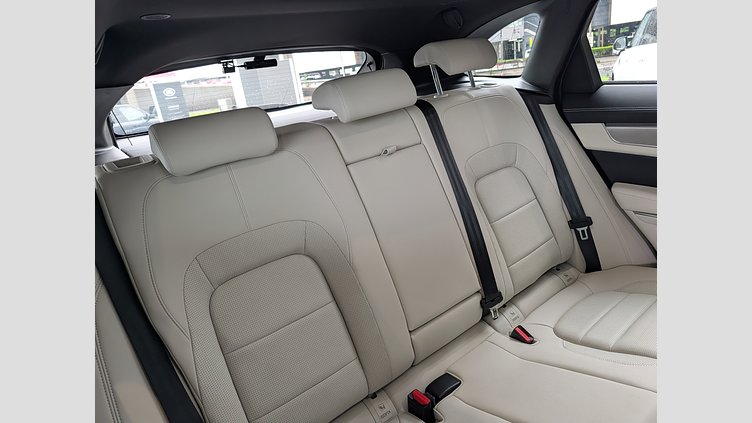 2023 認定中古車 Jaguar F-Pace Carpathian Grey 2.0 litre i4D​ R-Dynamic　SE